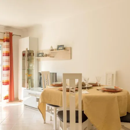 Albufeira Old Town Two Bedroom Apartment Center * البوفيرا